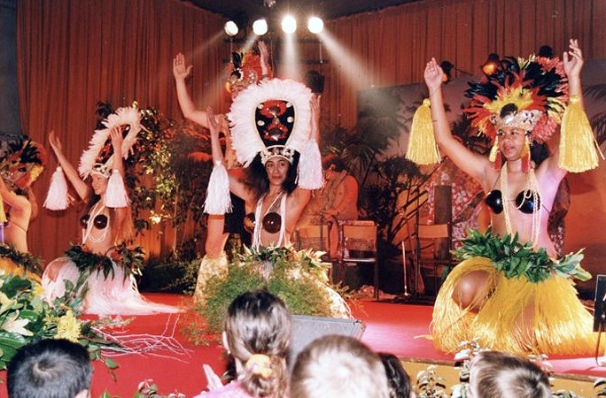 2001-AVRIL-ELECTION-DE-MISS-PAYS-DES-BUIS-AVEC-TAHITI-SHOW-1